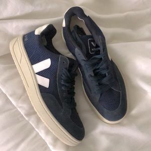Veja v-12 navy blue